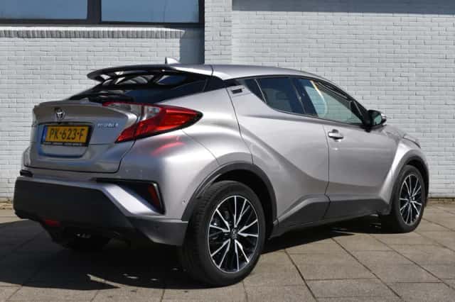 Toyota C-HR (2017) thumbnail 5
