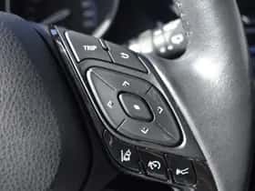 Toyota C-HR (2021) thumbnail 12