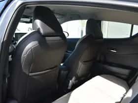 Toyota C-HR (2021) thumbnail 17