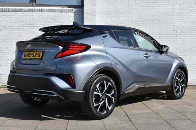 Toyota C-HR (2021) thumbnail 5