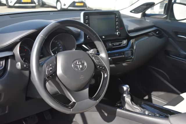 Toyota C-HR (2021) thumbnail 8