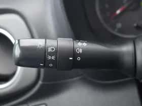 Toyota Yaris (2012) thumbnail 11