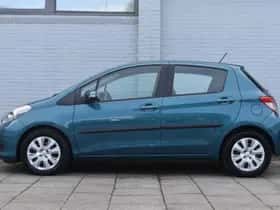 Toyota Yaris (2012) thumbnail 3