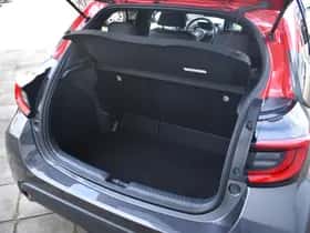 Toyota Yaris (2022) thumbnail 2