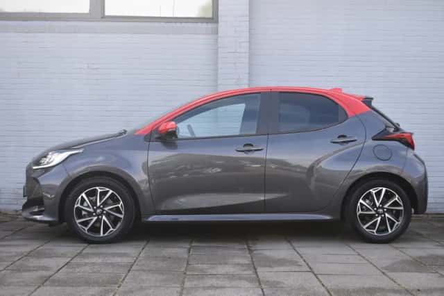 Toyota Yaris (2022) thumbnail 3