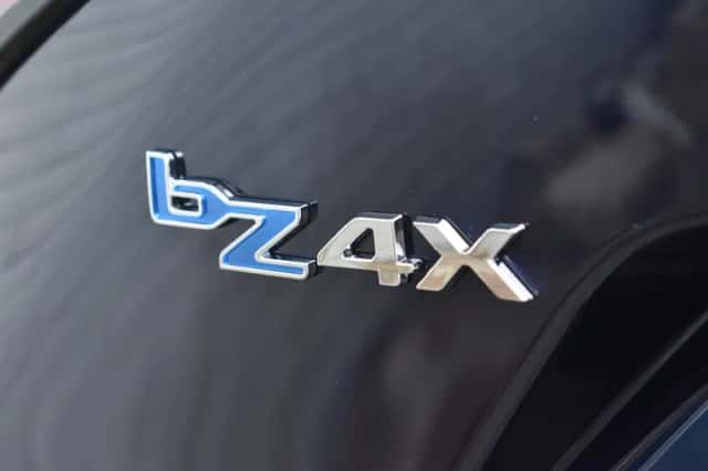 Toyota bZ4X (2025) thumbnail 6