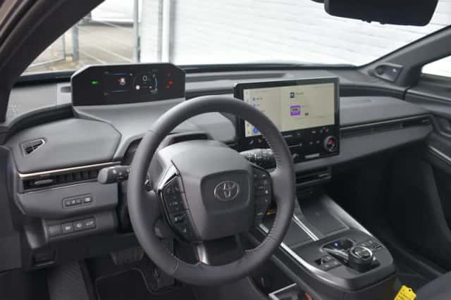 Toyota bZ4X (2026) thumbnail 6