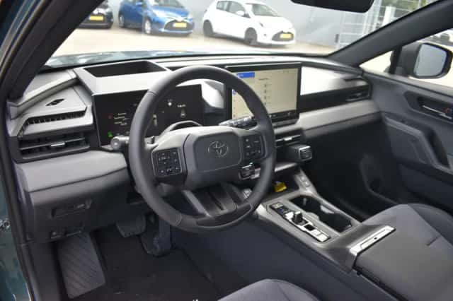 Toyota RAV4 (2025) thumbnail 6