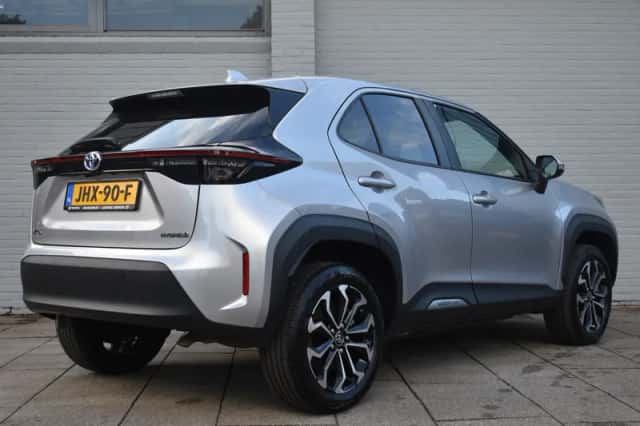 Toyota Yaris Cross (2024) thumbnail 3