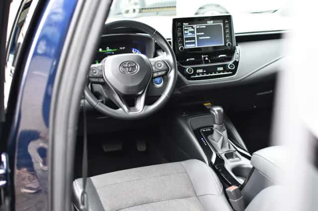 Toyota Corolla (2021) thumbnail 2