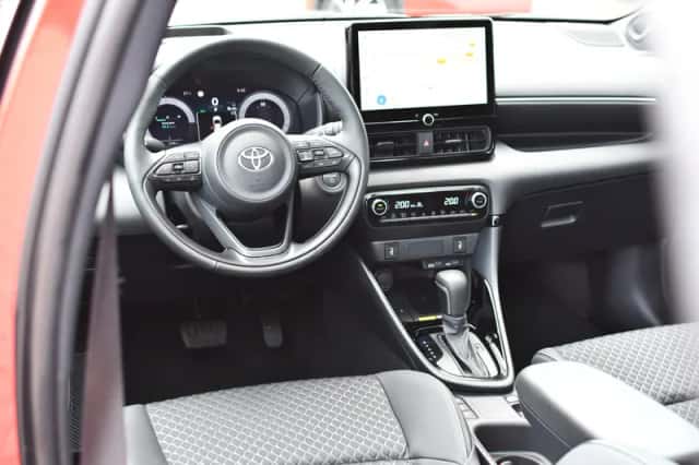 Toyota Yaris (2025) thumbnail 2