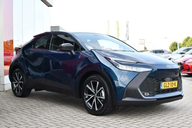 Toyota C-HR (2024) thumbnail 3
