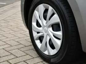 Suzuki Swift thumbnail 11