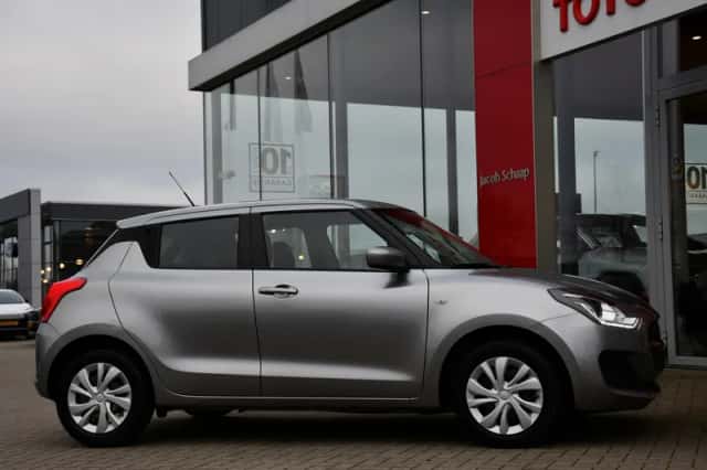 Suzuki Swift (2021) thumbnail 3