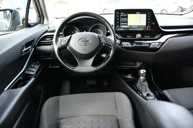 Toyota C-HR (2020) thumbnail 2