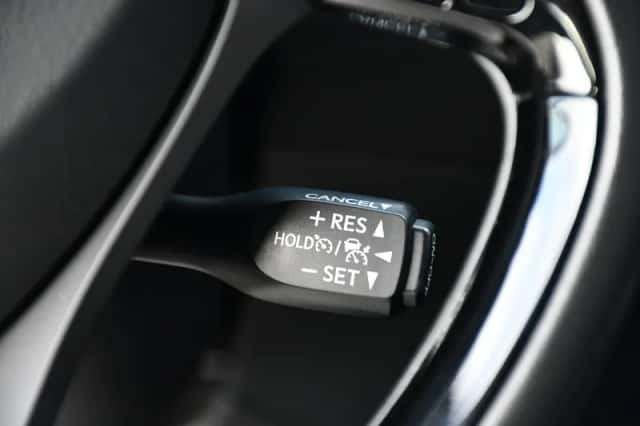 Toyota C-HR (2020) thumbnail 12