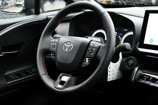 Toyota C-HR (2026) thumbnail 30