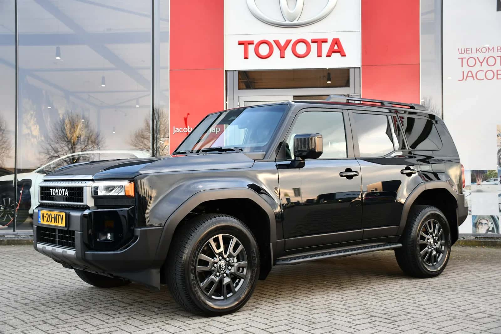 Toyota Land Cruiser (2024) — foto 1