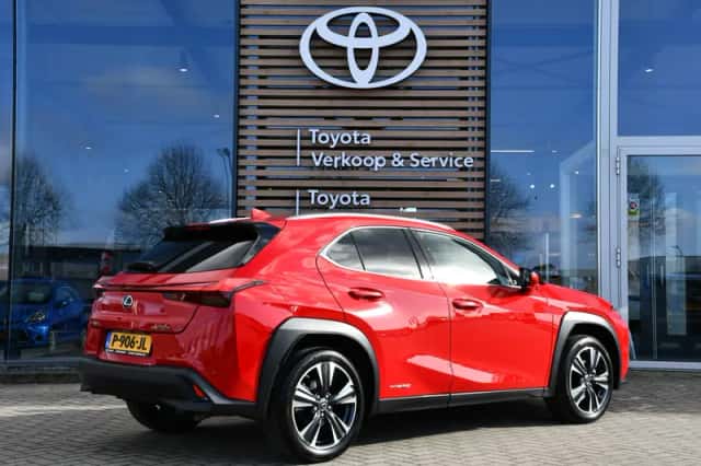 Lexus UX (2022) thumbnail 3