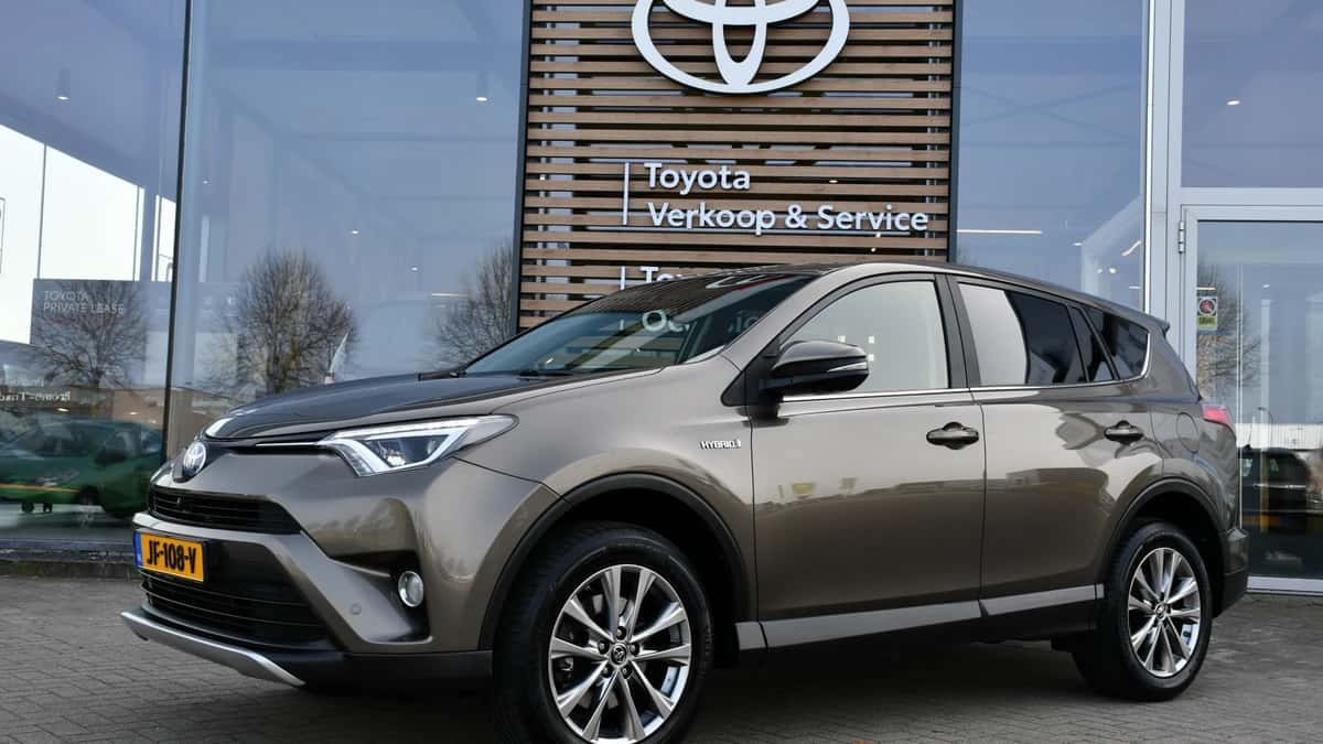 Toyota RAV4 (2016) — foto 1