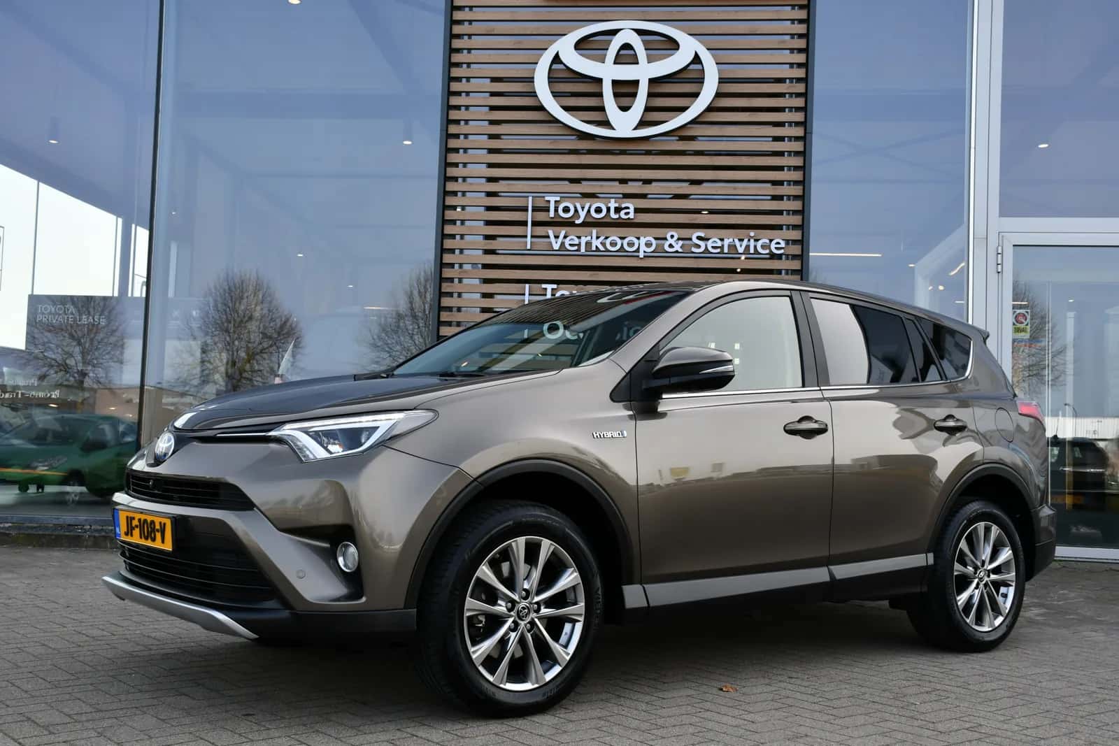 Toyota RAV4 (2016) — foto 1