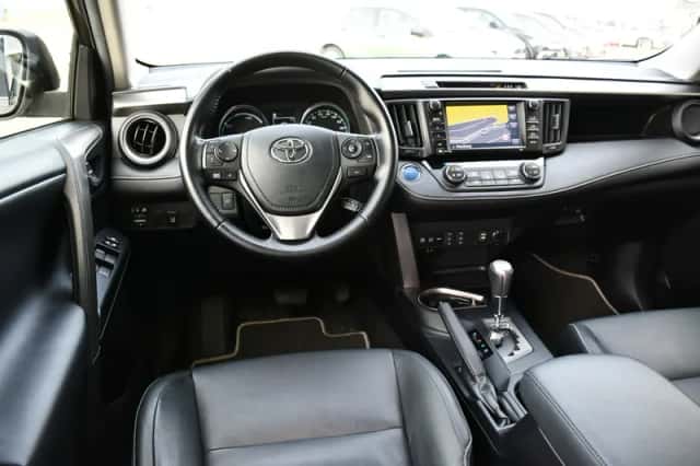 Toyota RAV4 (2016) thumbnail 2