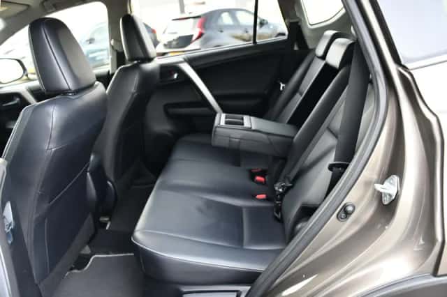 Toyota RAV4 (2016) thumbnail 14