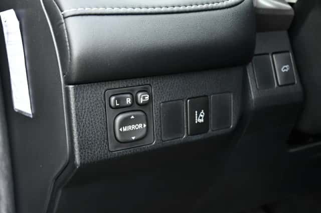 Toyota RAV4 (2016) thumbnail 18