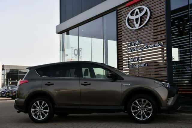 Toyota RAV4 (2016) thumbnail 3
