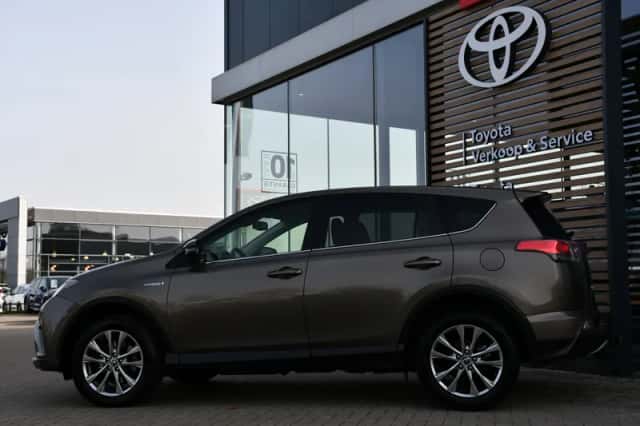 Toyota RAV4 (2016) thumbnail 5
