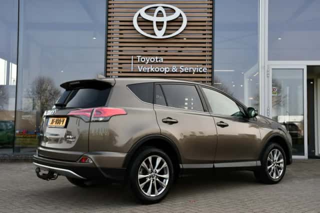 Toyota RAV4 (2016) thumbnail 7