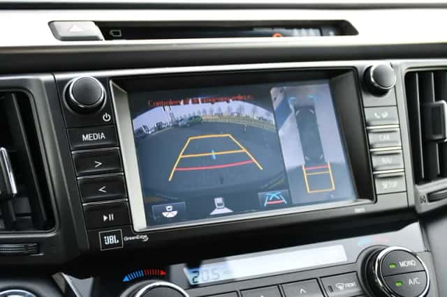 Toyota RAV4 (2016) thumbnail 8