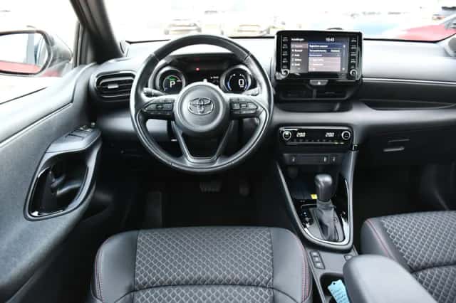 Toyota Yaris (2021) thumbnail 2
