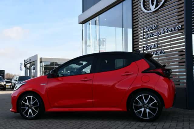 Toyota Yaris (2021) thumbnail 5