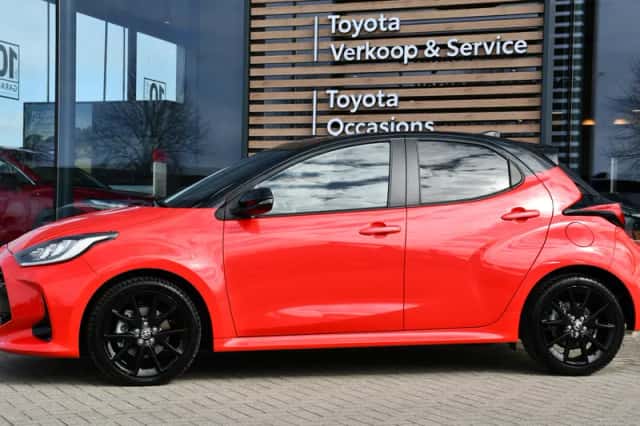 Toyota Yaris (2023) thumbnail 3