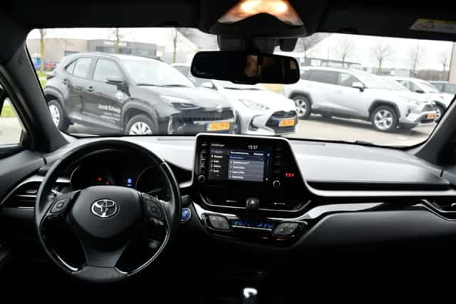 Toyota C-HR (2021) thumbnail 17