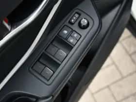 Toyota C-HR (2021) thumbnail 4