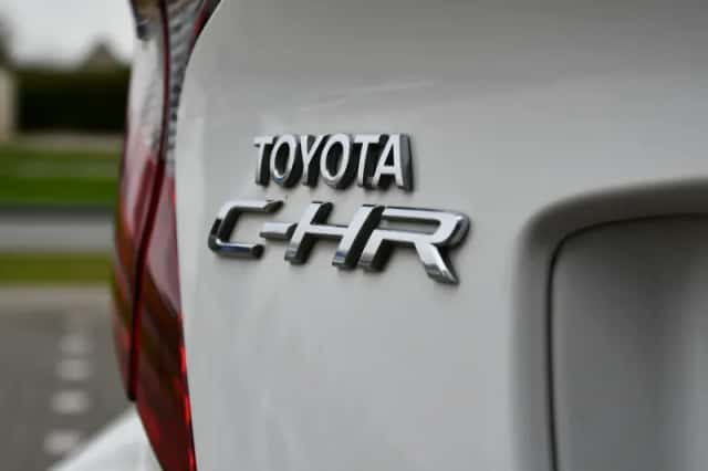 Toyota C-HR (2021) thumbnail 9