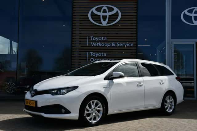 Toyota Auris (2018) thumbnail 1