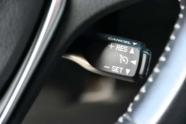Toyota Auris (2018) thumbnail 12