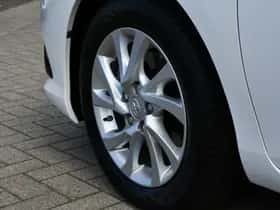 Toyota Auris (2018) thumbnail 13