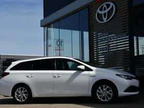 Toyota Auris (2018) thumbnail 3