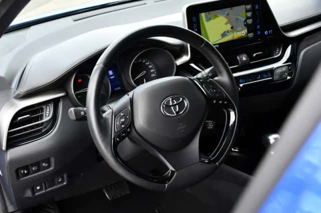 Toyota C-HR (2019) thumbnail 13
