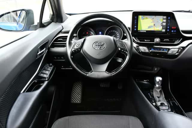 Toyota C-HR (2019) thumbnail 14