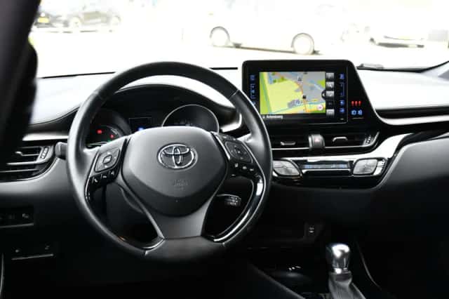 Toyota C-HR (2019) thumbnail 18