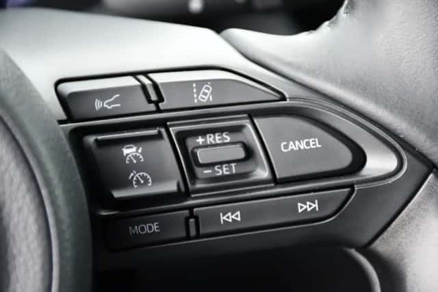 Toyota Yaris Cross (2023) thumbnail 4