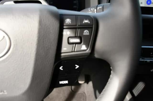 Toyota C-HR (2026) thumbnail 8