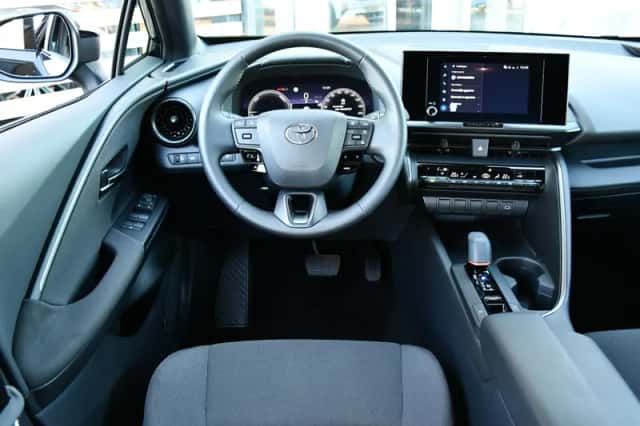Toyota C-HR (2025) thumbnail 2