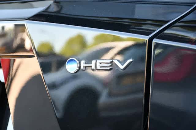 Toyota C-HR (2025) thumbnail 17