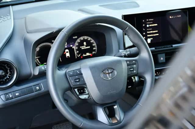 Toyota C-HR (2025) thumbnail 35